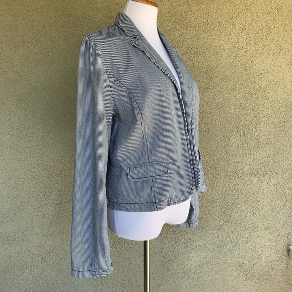 Short Denim Jacket Size XL - Picture 7 of 8